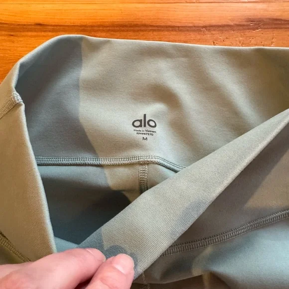 Alo Yoga Airbrush 7/8 High-Waist Leggings Botanical Green Size Medium NWOT - Picture 6 of 8